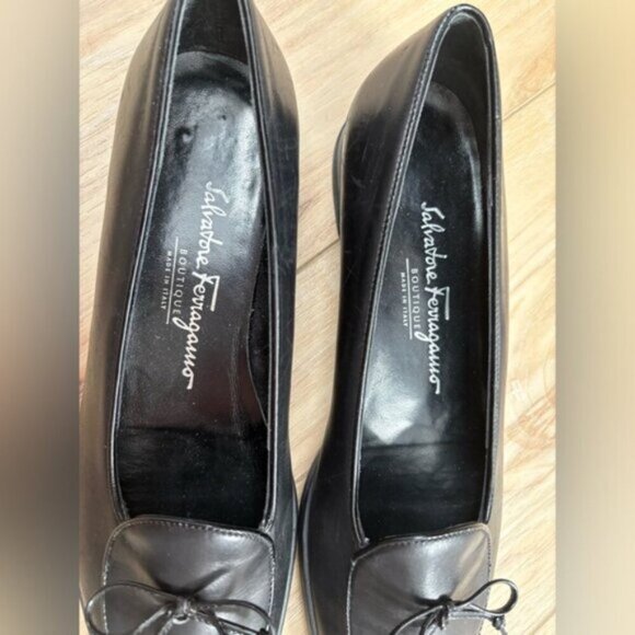 Like new - SALVATORE FARRAGAMO WOMANS FLAT LOAFERS - Leather Vara Bow Barrette - Picture 3 of 9